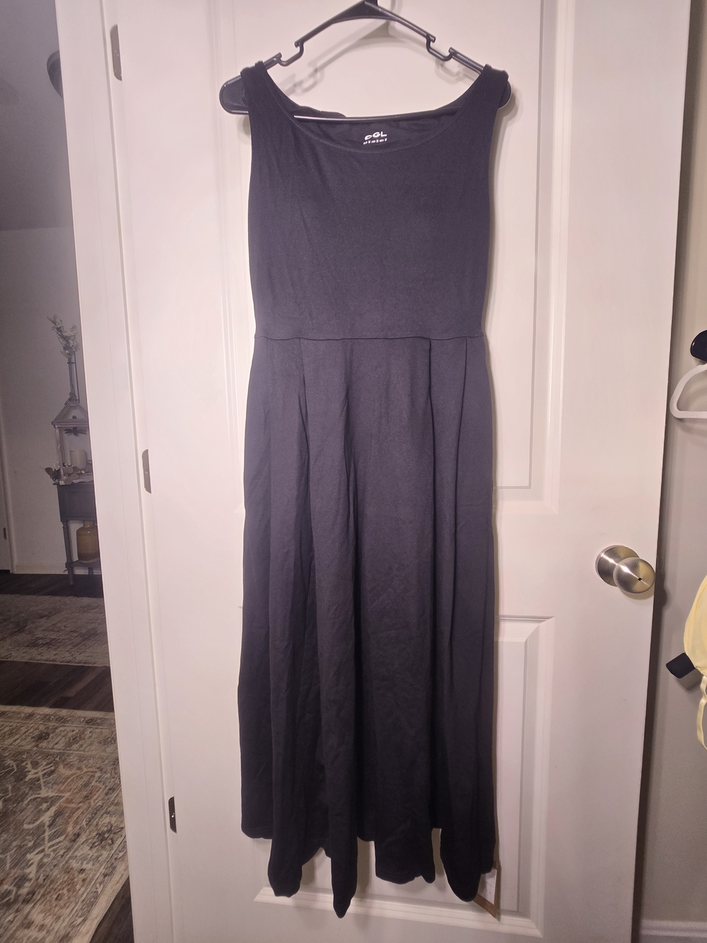 Classic Black Sleeveless A-Line Dress with Built-In Bra - Picture 6 of 11